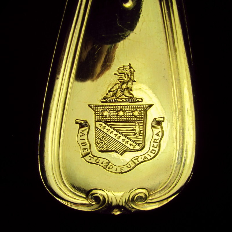 SVP identifier blason sur une vieille cuillère