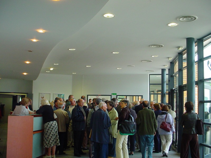 Au moment du buffet de l'inauguration